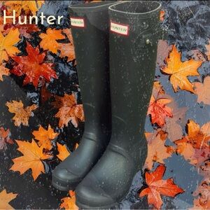 HUNTER TALL FLAT BLACK RUBBER RAINBOOTS - 7 ☔️🌂👢